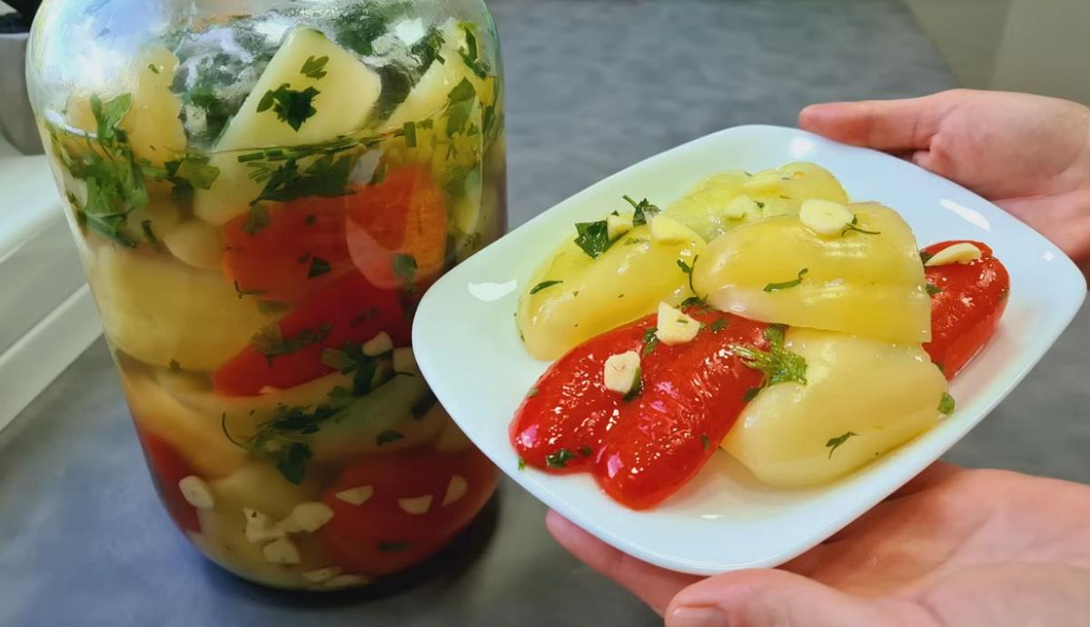 Paprike-sa-persunom-i-belim-lukom-zimnica