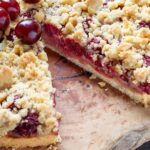 Einfacher Kirschkuchen mit Butterstreuseln