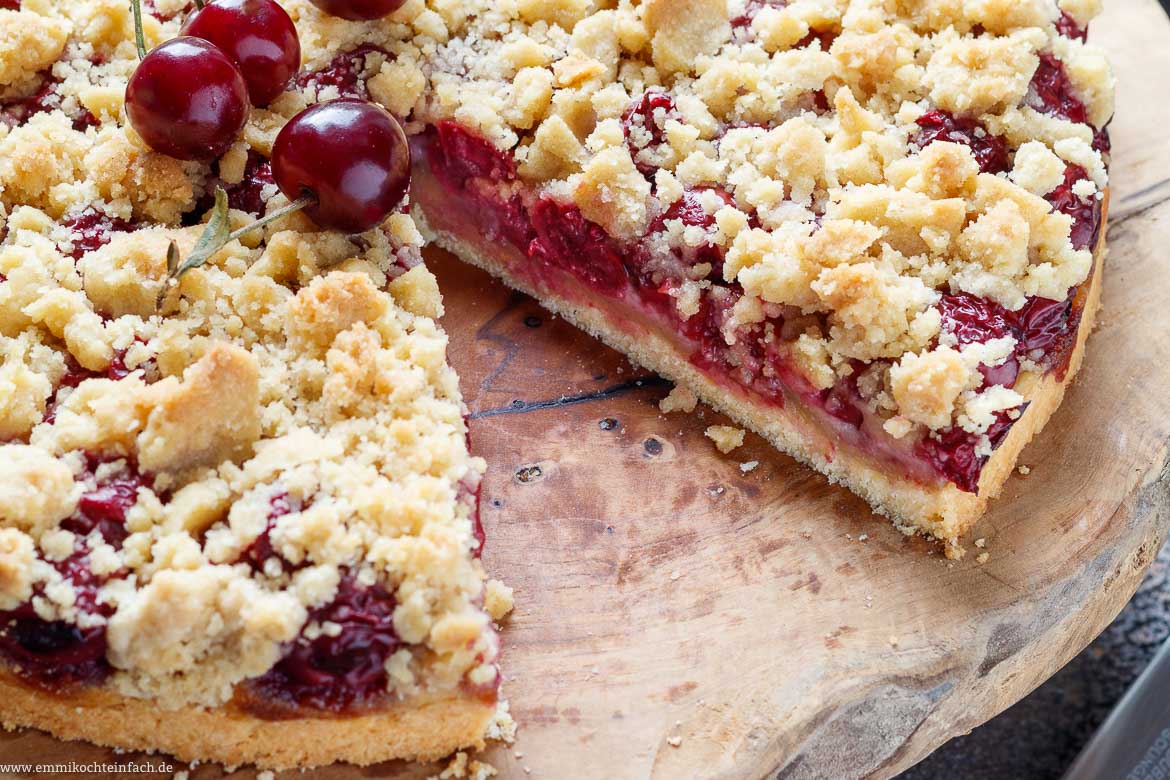 Einfacher Kirschkuchen mit Butterstreuseln